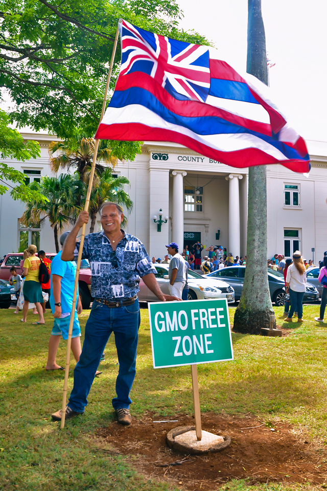 Lopaka Baptista supports a GMO-free Kauai. Daniel Hashimoto photo