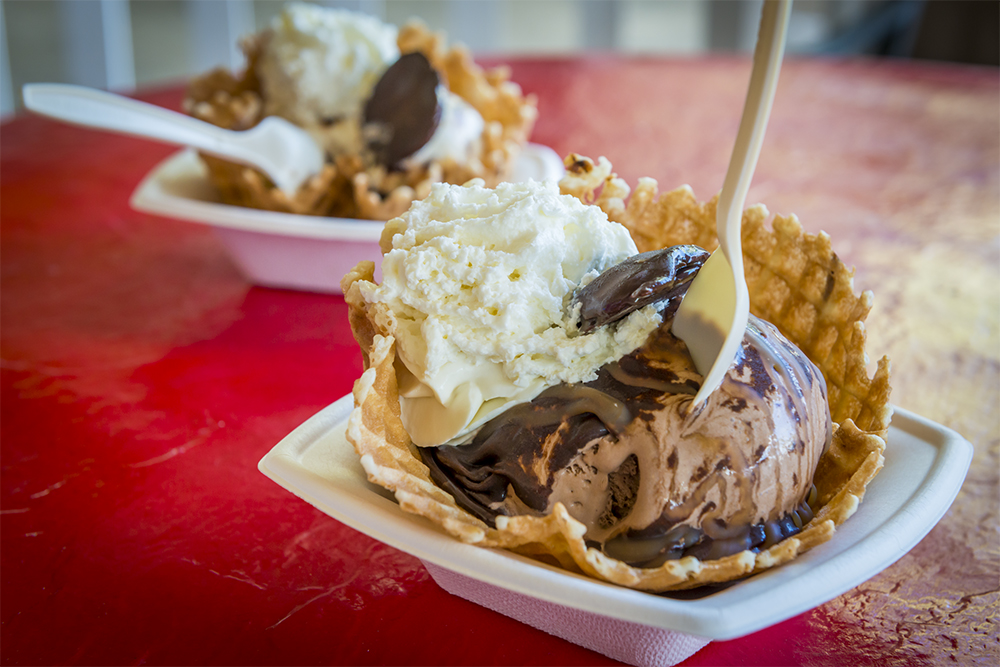 Skinny_Mike-01 S'more and Honu sundaes. Daniel Lane photo