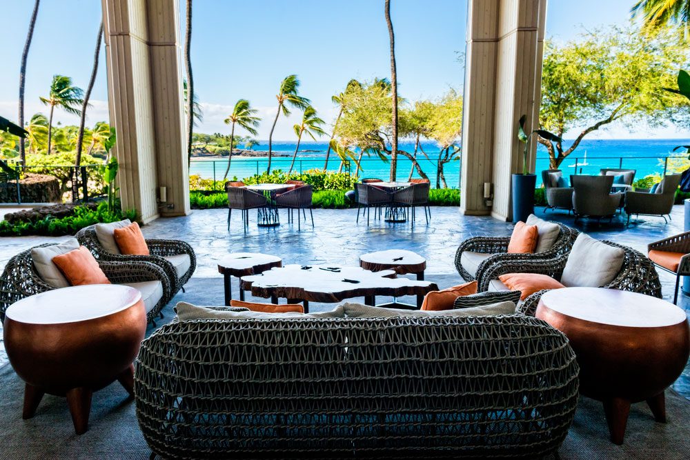 Copper_Bar-003-web Copper Bar's panoramic views of Kaunaoa Bay. Daniel Lane photo